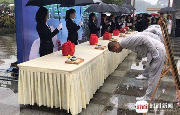 落葉歸根 融于自然 一場特別的樹葬儀式在成都金沙陵園舉行